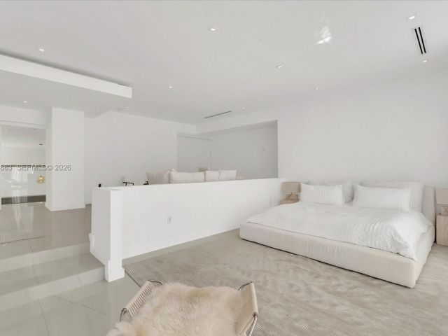 Дом в аренду по адресу 7830 Atlantic Way - фото 7469471