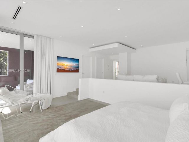 Дом в аренду по адресу 7830 Atlantic Way - фото 7469472