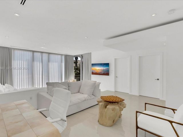 Дом в аренду по адресу 7830 Atlantic Way - фото 7469473