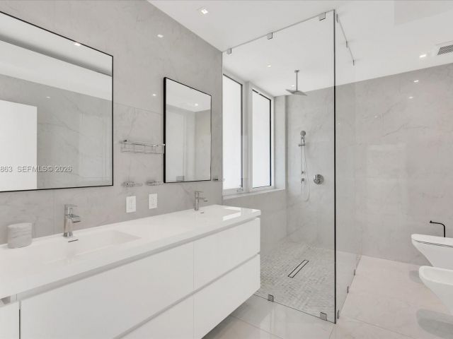 Дом в аренду по адресу 7830 Atlantic Way - фото 7469474