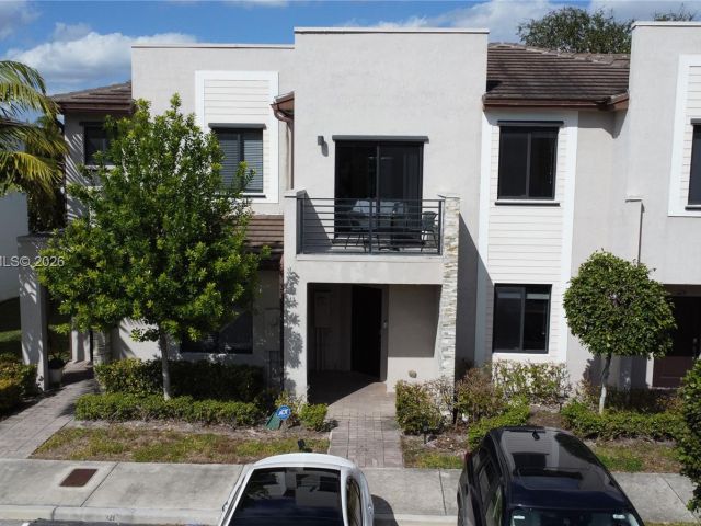 Дом в аренду по адресу 323 NE 208th Ter 0 - фото 7449379