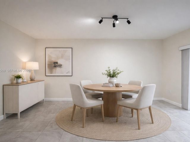 Дом в аренду по адресу 323 NE 208th Ter 0 - фото 7449383