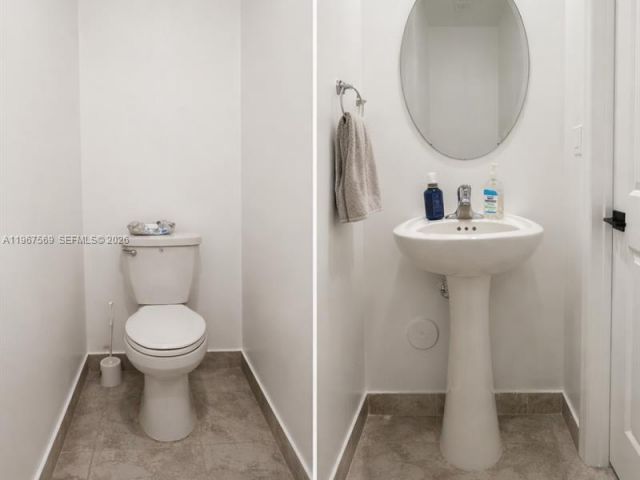 Дом в аренду по адресу 323 NE 208th Ter 0 - фото 7449386