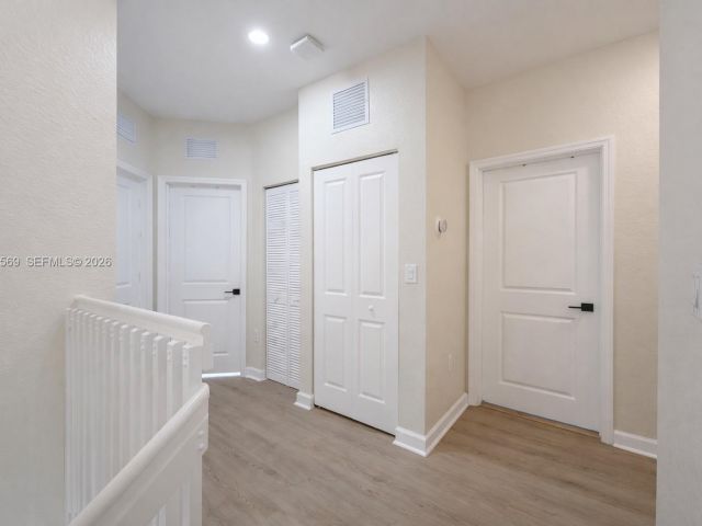 Дом в аренду по адресу 323 NE 208th Ter 0 - фото 7449387