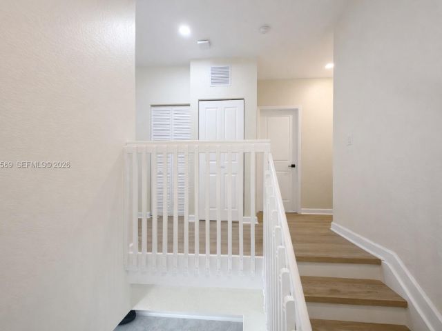 Дом в аренду по адресу 323 NE 208th Ter 0 - фото 7449388