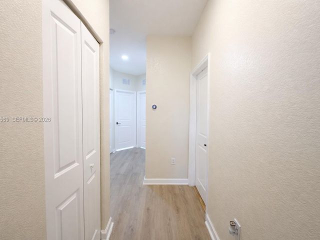 Дом в аренду по адресу 323 NE 208th Ter 0 - фото 7449390