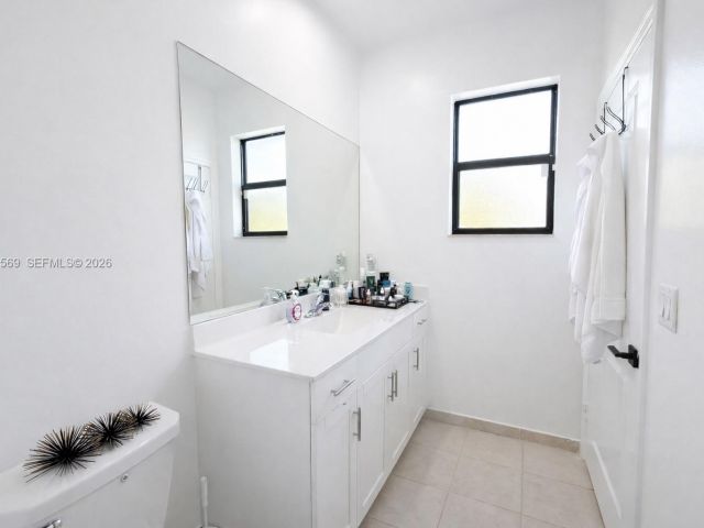 Дом в аренду по адресу 323 NE 208th Ter 0 - фото 7449394