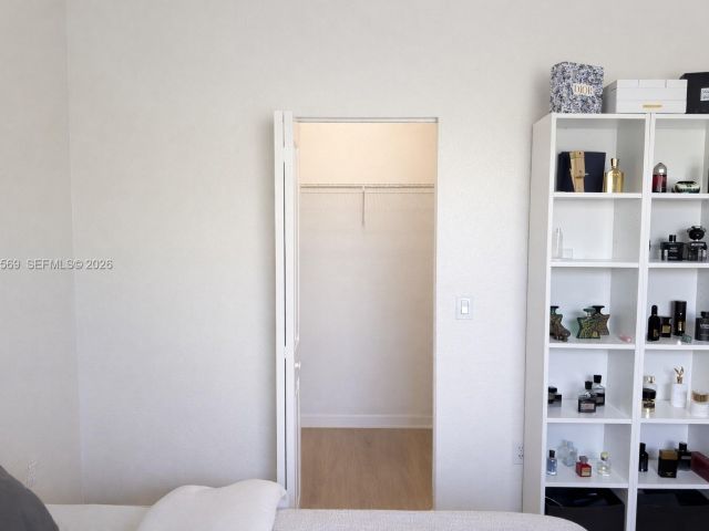 Дом в аренду по адресу 323 NE 208th Ter 0 - фото 7449396