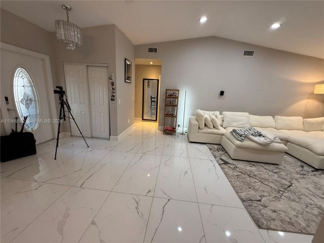 Дом в аренду по адресу 20888 Sugarloaf Ln - фото 7453099