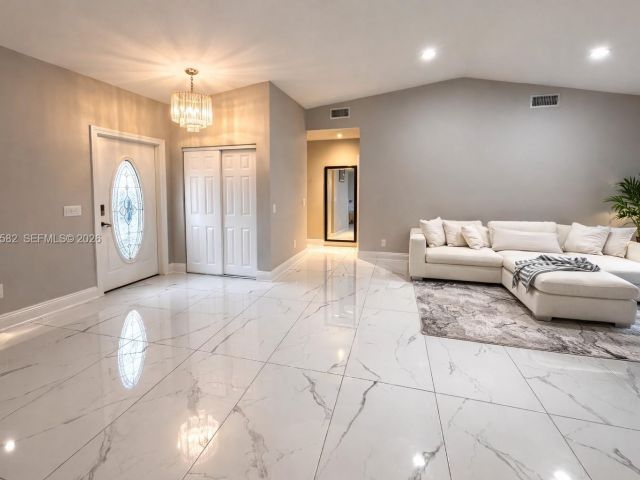 Дом в аренду по адресу 20888 Sugarloaf Ln - фото 7453100