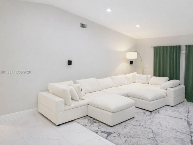 Дом в аренду по адресу 20888 Sugarloaf Ln - фото 7453102