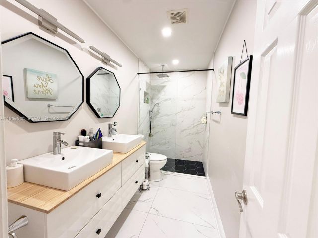 Дом в аренду по адресу 20888 Sugarloaf Ln - фото 7453103