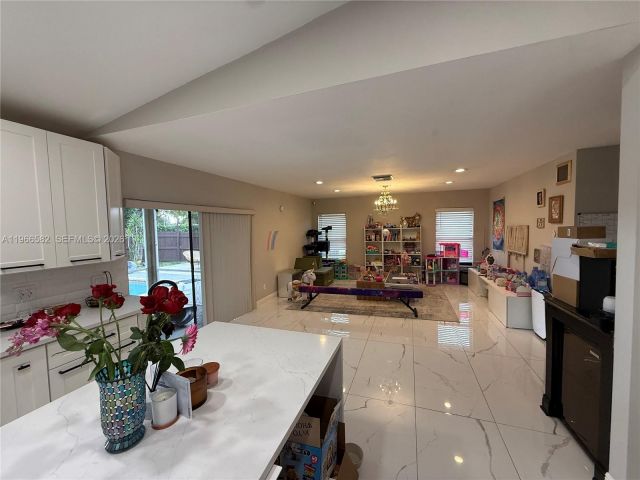 Дом в аренду по адресу 20888 Sugarloaf Ln - фото 7453107