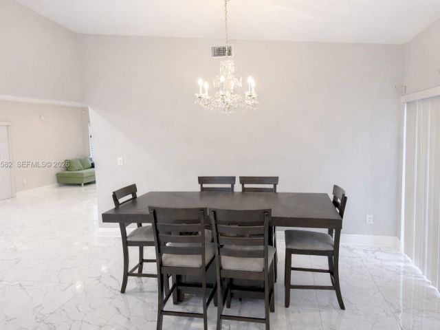 Дом в аренду по адресу 20888 Sugarloaf Ln - фото 7453110