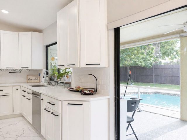 Дом в аренду по адресу 20888 Sugarloaf Ln - фото 7453113