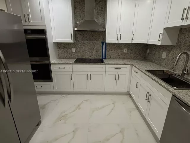 Дом в аренду по адресу 951 NE 50th Ct 1 - фото 7450683