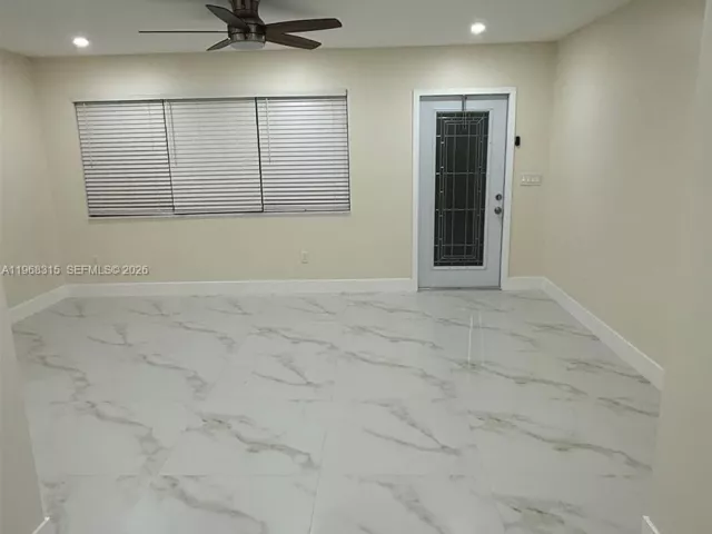 Дом в аренду по адресу 951 NE 50th Ct 1 - фото 7450684