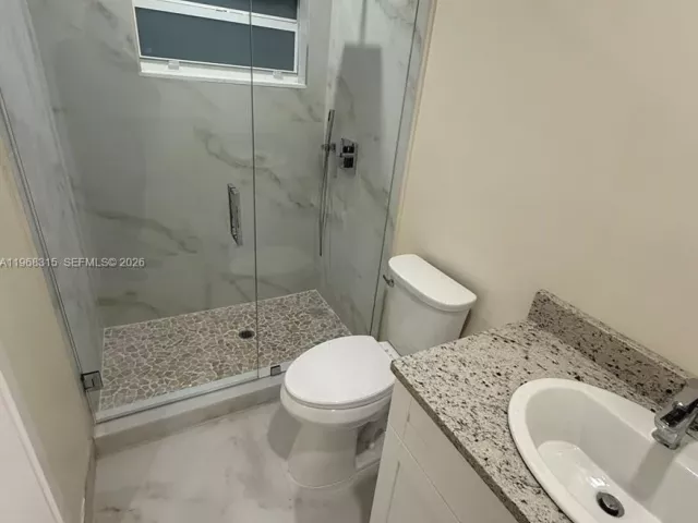 Дом в аренду по адресу 951 NE 50th Ct 1 - фото 7450681