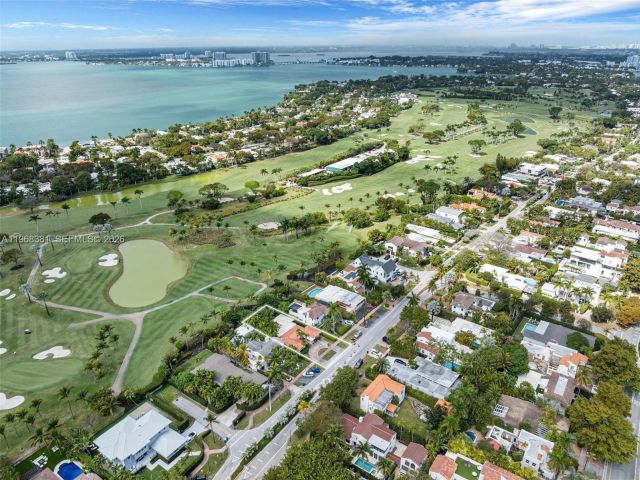 Продажа дома по адресу 5220 La Gorce Dr - фото 7469476