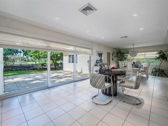 Продажа дома по адресу 5220 La Gorce Dr - фото 7469481