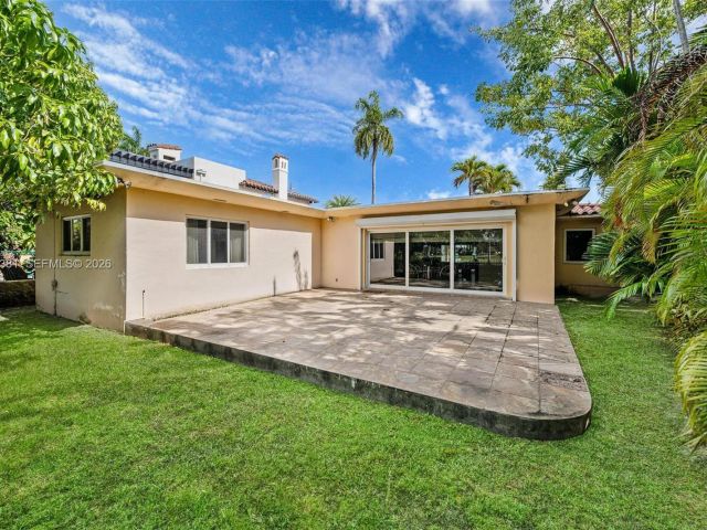 Продажа дома по адресу 5220 La Gorce Dr - фото 7469482