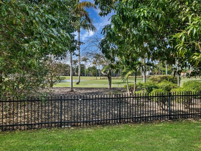 Продажа дома по адресу 5220 La Gorce Dr - фото 7469485