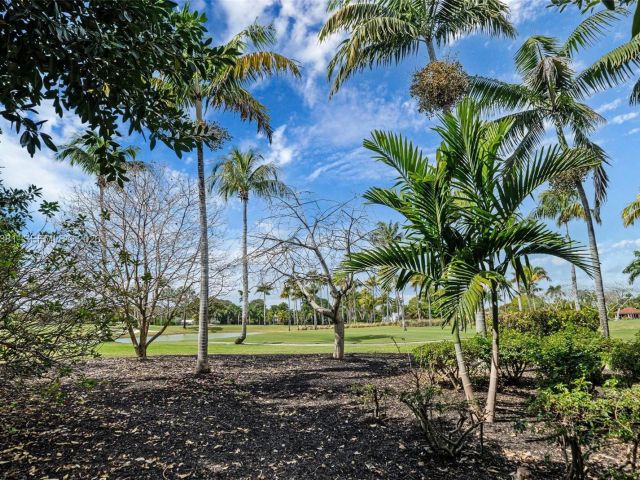 Продажа дома по адресу 5220 La Gorce Dr - фото 7469487