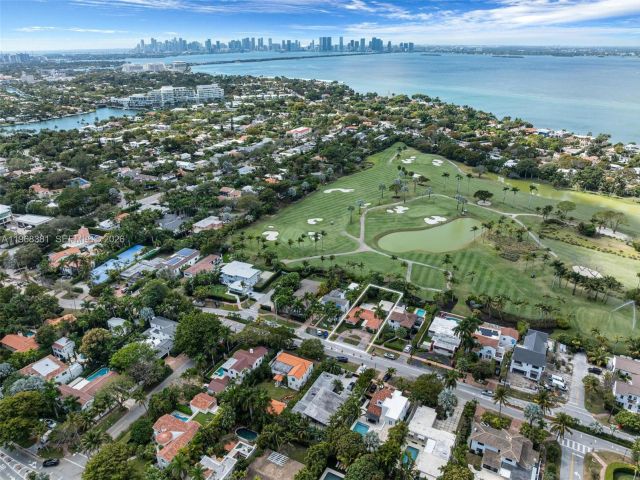 Продажа дома по адресу 5220 La Gorce Dr - фото 7469491