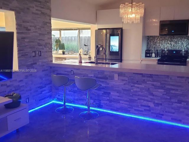 Продажа дома по адресу 412 NW 72nd St - фото 7453490