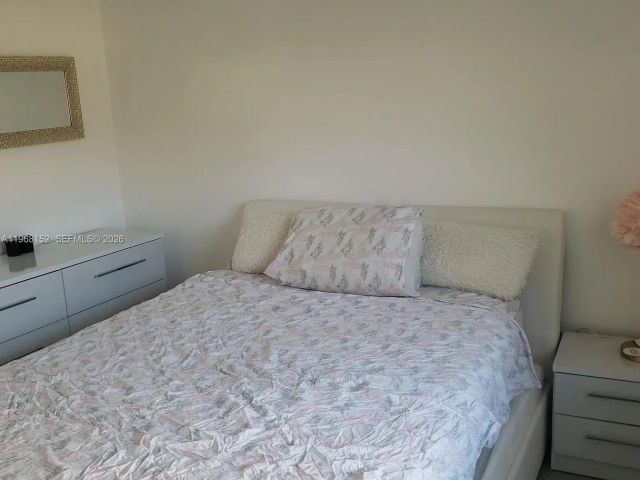 Продажа дома по адресу 412 NW 72nd St - фото 7453495