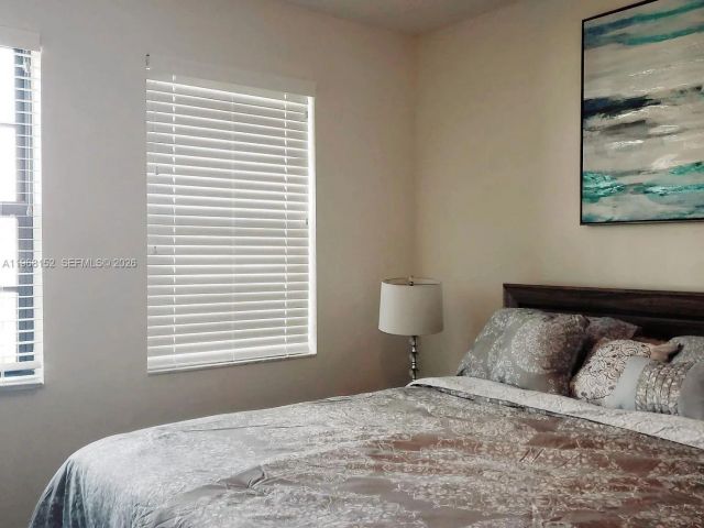 Продажа дома по адресу 412 NW 72nd St - фото 7453499