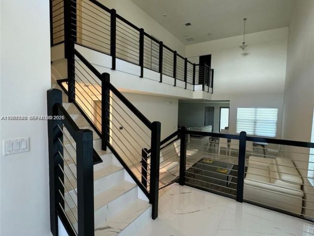 Дом в аренду по адресу 10376 NW 76th Ter - фото 7486442