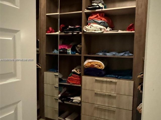 Дом в аренду по адресу 10376 NW 76th Ter - фото 7486453