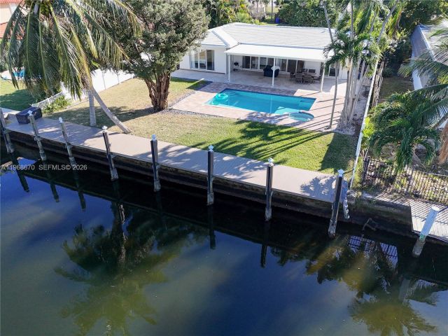 Дом в аренду по адресу 2031 NE 14th Ct - фото 7483257