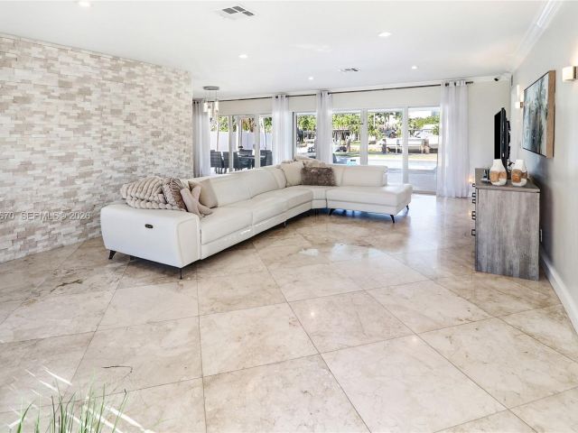 Дом в аренду по адресу 2031 NE 14th Ct - фото 7483259