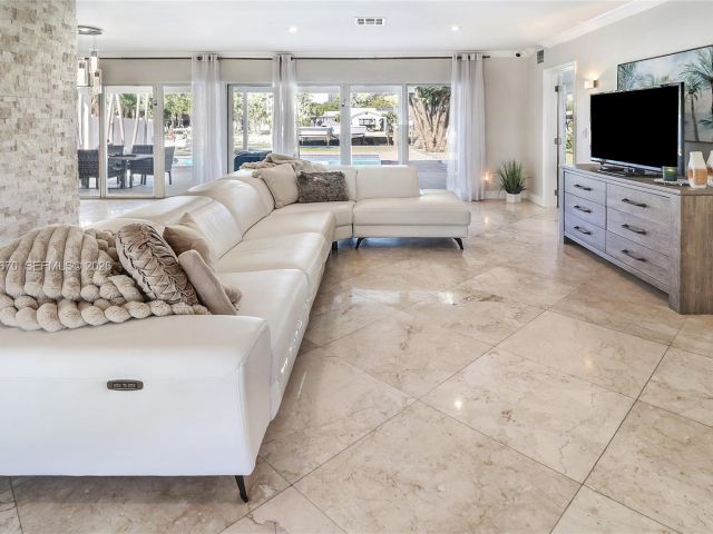 Дом в аренду по адресу 2031 NE 14th Ct - фото 7483261