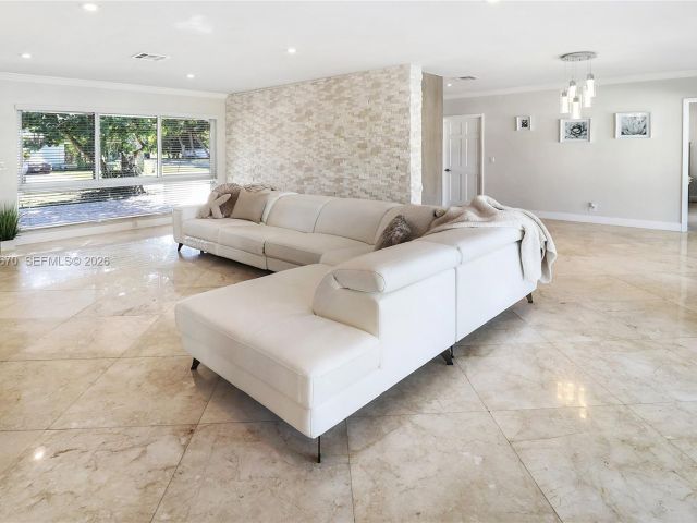 Дом в аренду по адресу 2031 NE 14th Ct - фото 7483263