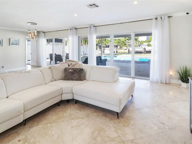 Дом в аренду по адресу 2031 NE 14th Ct - фото 7483264