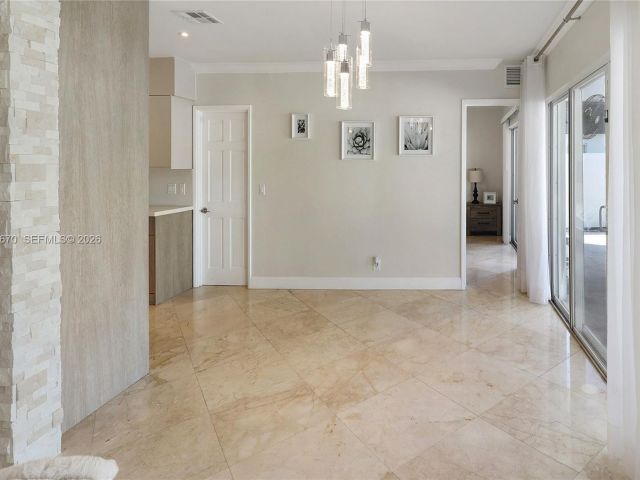 Дом в аренду по адресу 2031 NE 14th Ct - фото 7483265