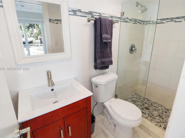 Дом в аренду по адресу 2031 NE 14th Ct - фото 7483275