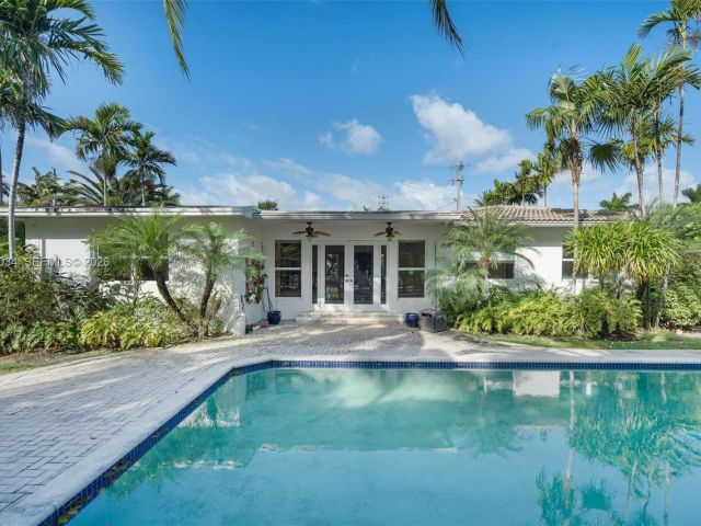 Продажа дома по адресу 10121 E Broadview Dr - фото 7478006