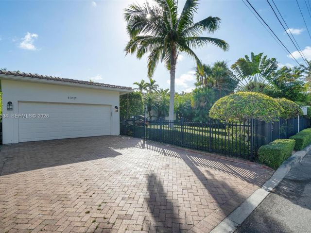 Продажа дома по адресу 10121 E Broadview Dr - фото 7478009