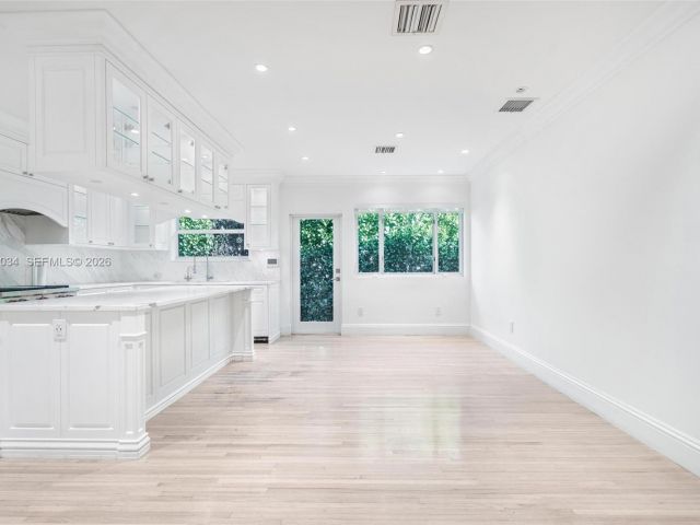 Продажа дома по адресу 10121 E Broadview Dr - фото 7478022