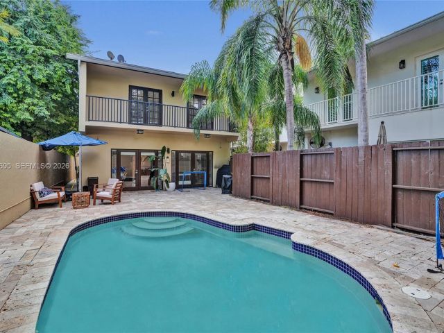 Дом в аренду по адресу 3087 Shipping Ave - фото 7449975