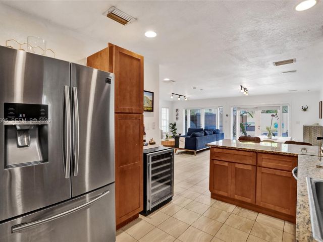 Дом в аренду по адресу 3087 Shipping Ave - фото 7449982