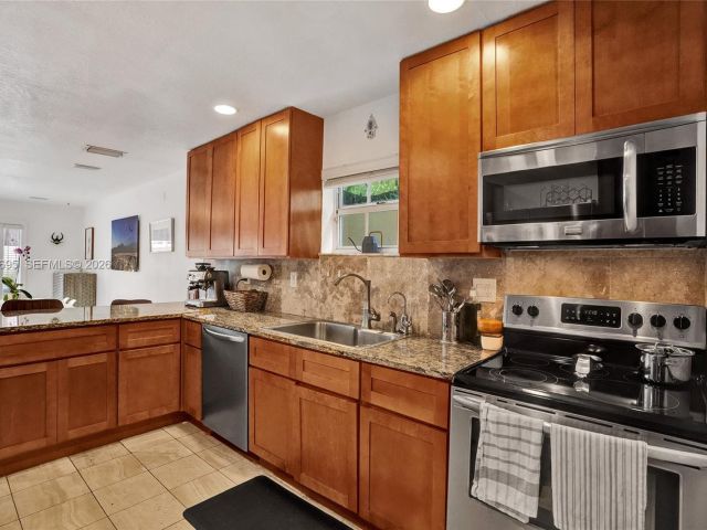 Дом в аренду по адресу 3087 Shipping Ave - фото 7449984