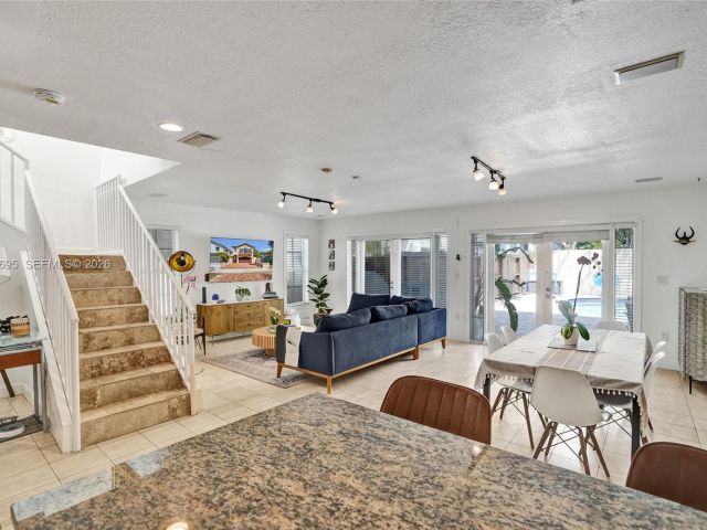 Дом в аренду по адресу 3087 Shipping Ave - фото 7449994