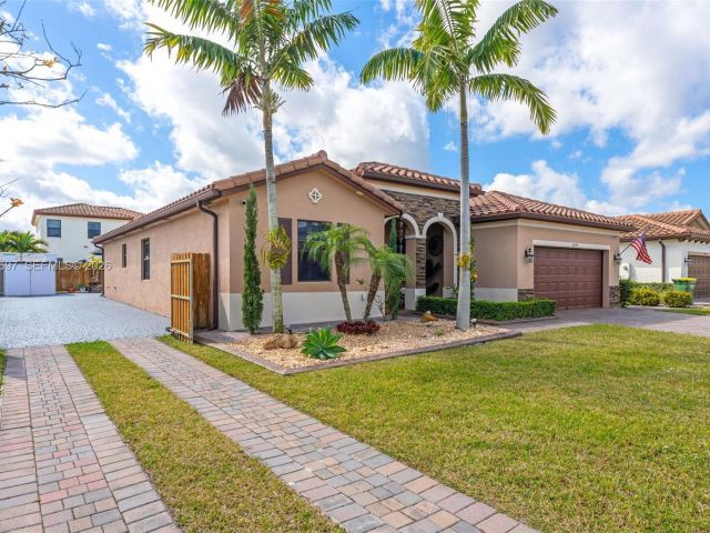 Продажа дома по адресу 2484 SE 2nd St - фото 7460475