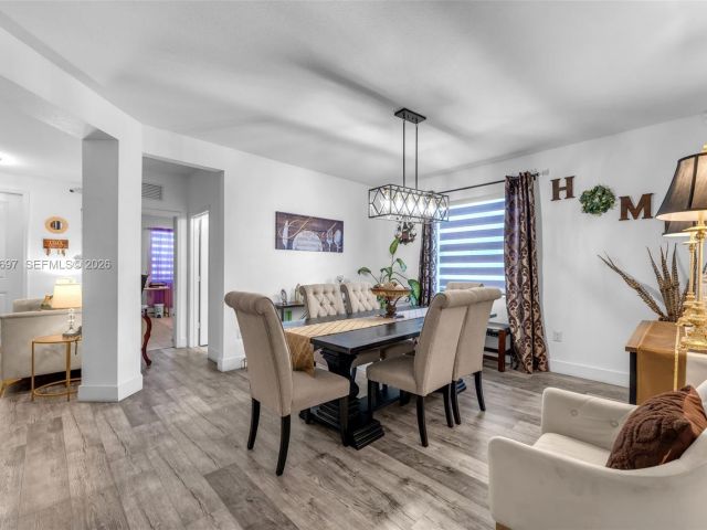 Продажа дома по адресу 2484 SE 2nd St - фото 7460479