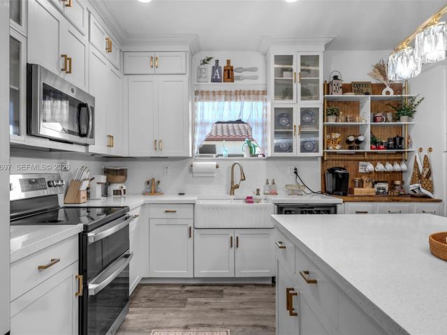 Продажа дома по адресу 2484 SE 2nd St - фото 7460481